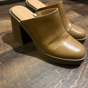 Universal Thread Elegant Tan Leather Mules size 8